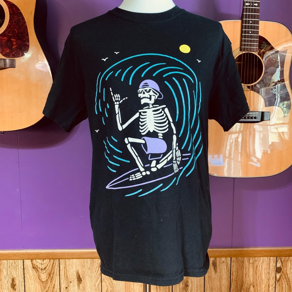Surfing Skeleton Men’s Black T shirt SZ L